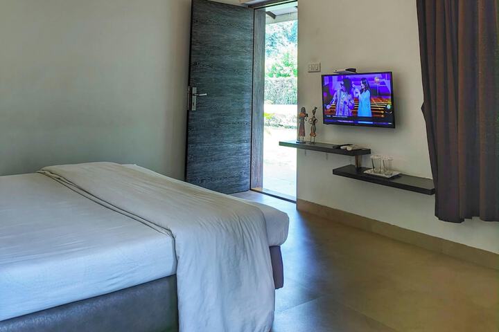 Room 3 of 18