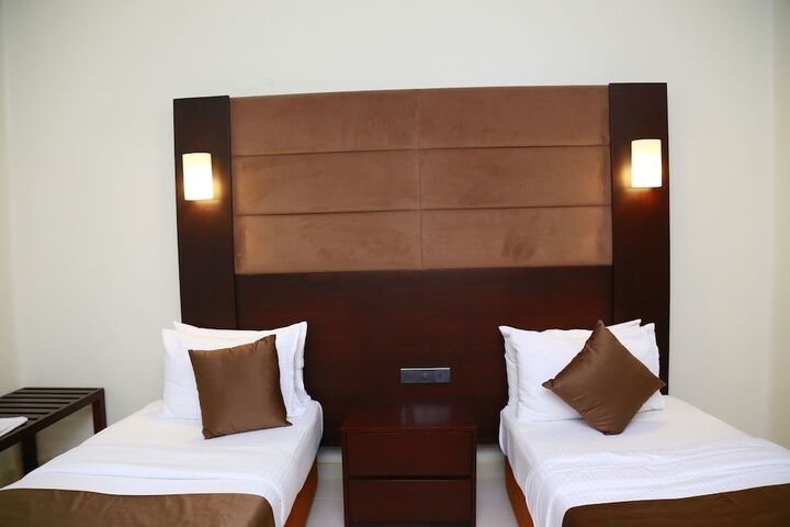 Room 6 of 15