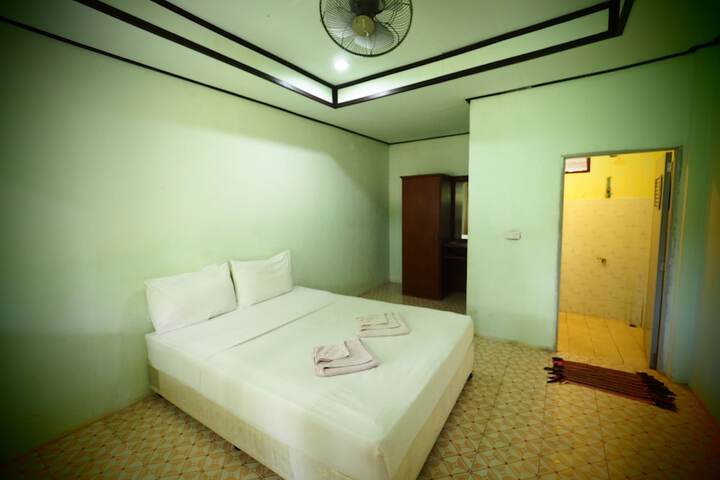 Room 13 of 90
