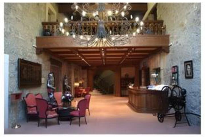Entrance & Lobby