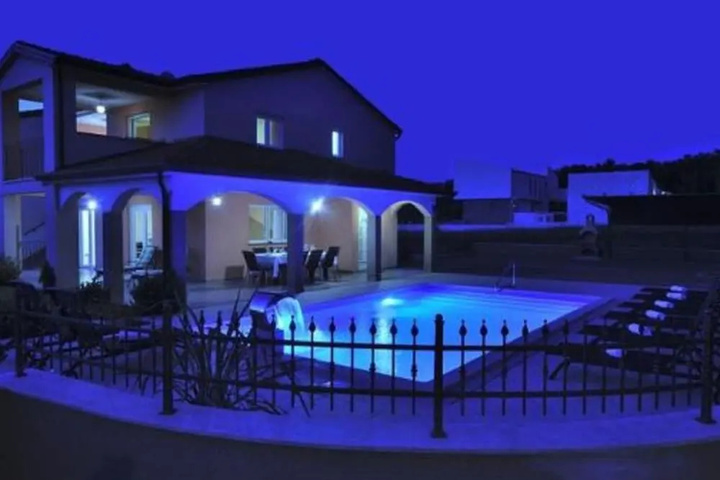 Pool 12 of 19