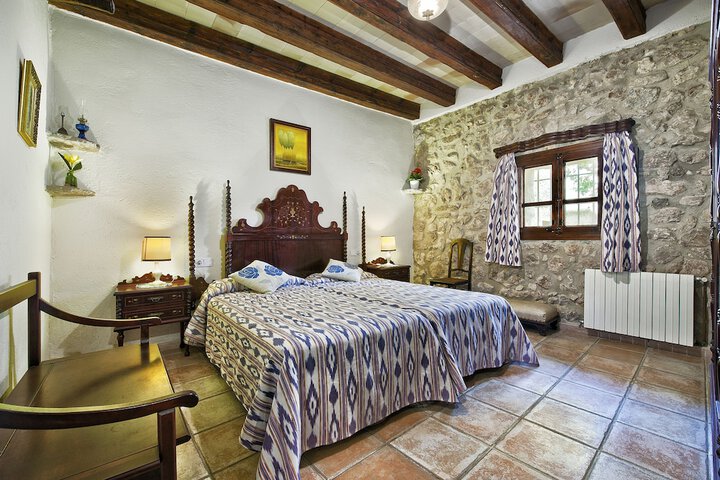 Room 4 of 32