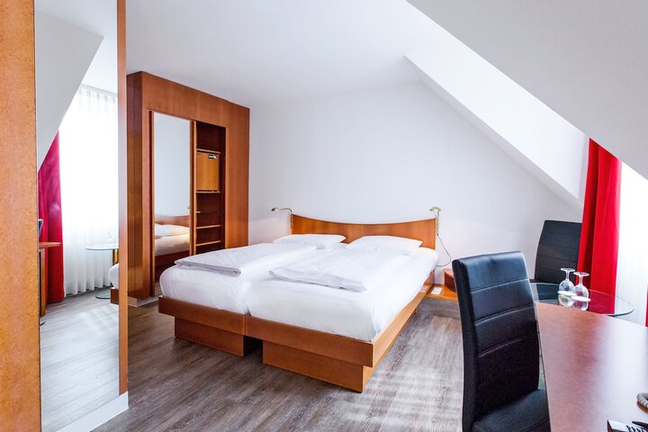Room 4 of 31