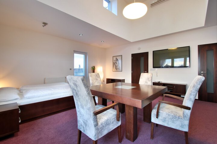 Room 8 of 60