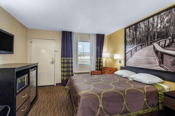 1 Queen Bed Mobility Accessible (11 of 18)