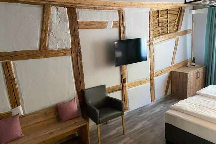 Room 9 of 35