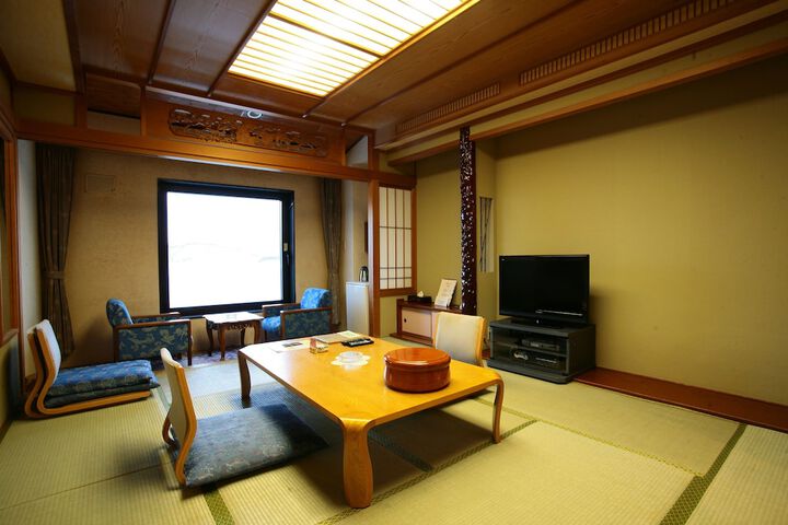 Room 15 of 38