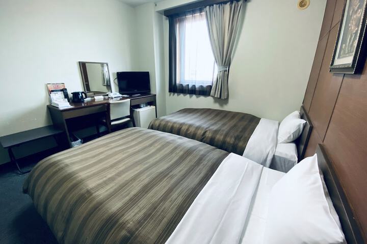 Room 6 of 33