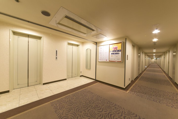 Ballroom/Hall 23 of 24