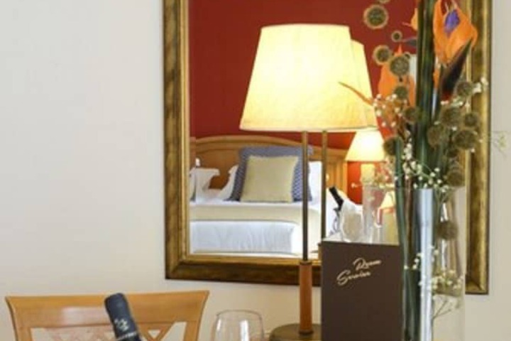 Room 10 of 76