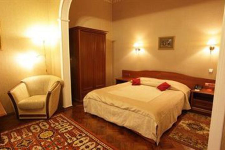 Room 11 of 24