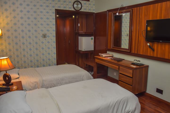 Room 9 of 27