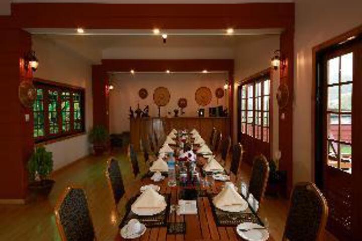 Dining 7 of 23
