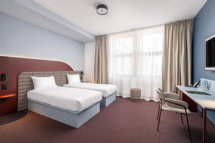 Room 9 of 96