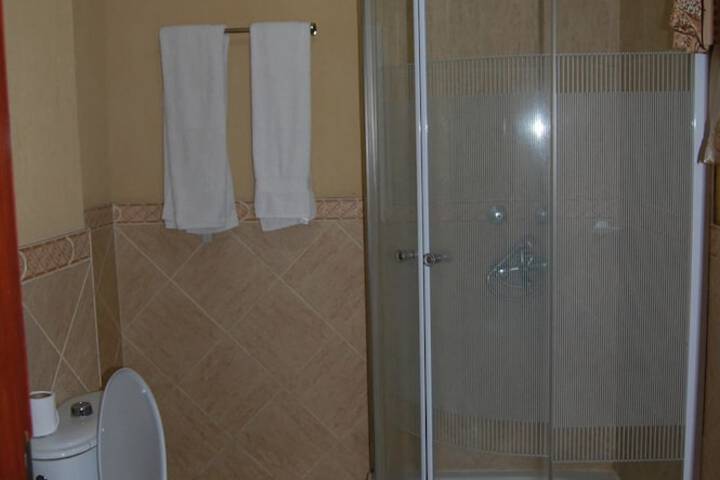 Room 7 of 12