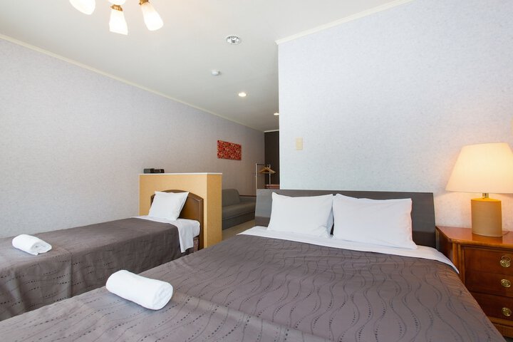 Room 10 of 84
