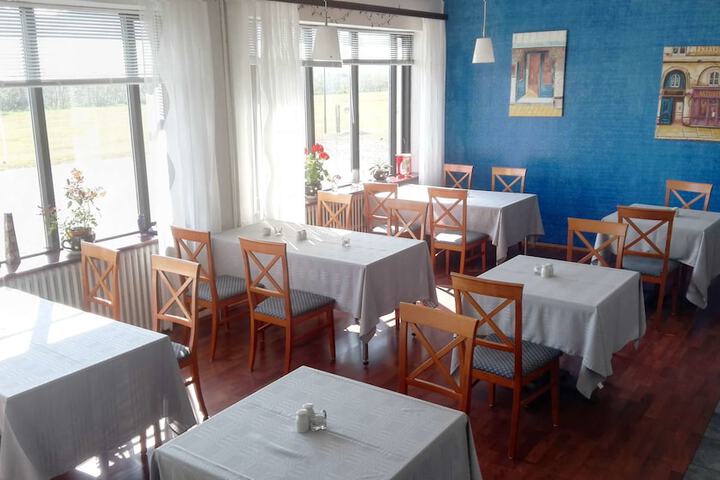 Dining 43 of 60