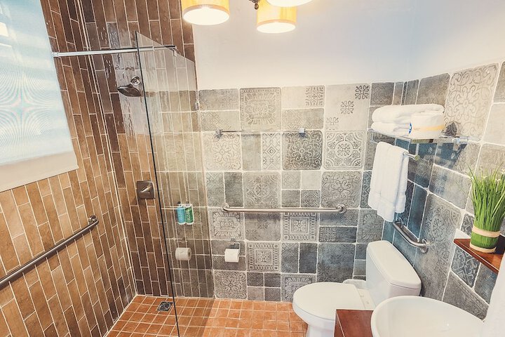 Room 17 of 28