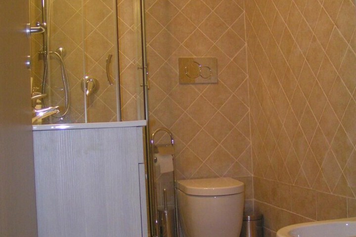 Room 26 of 32