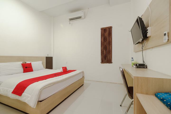 Room 13 of 16