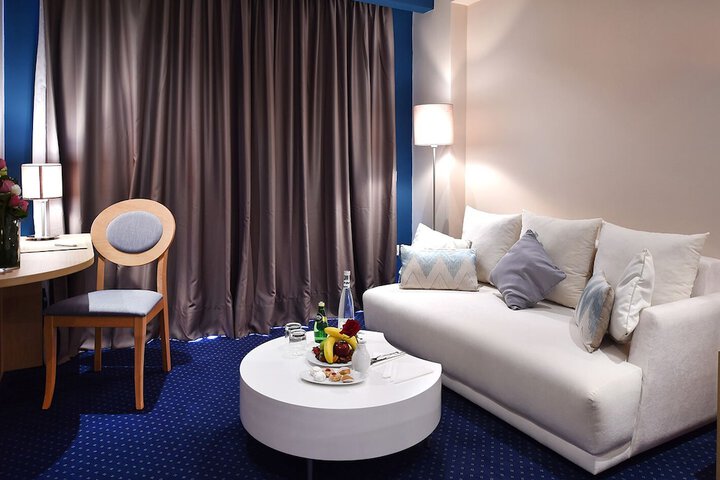 Room 11 of 37