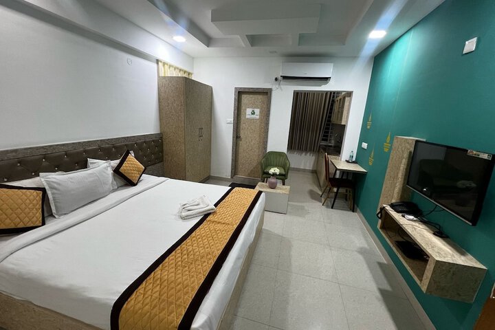 Room 5 of 15