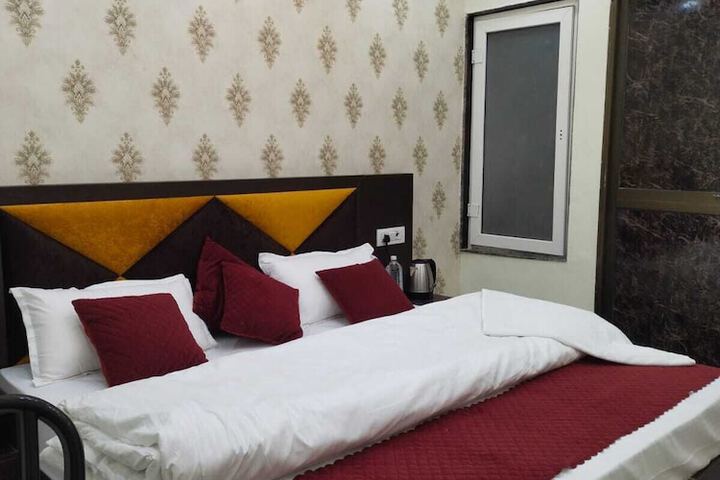 Room 3 of 10