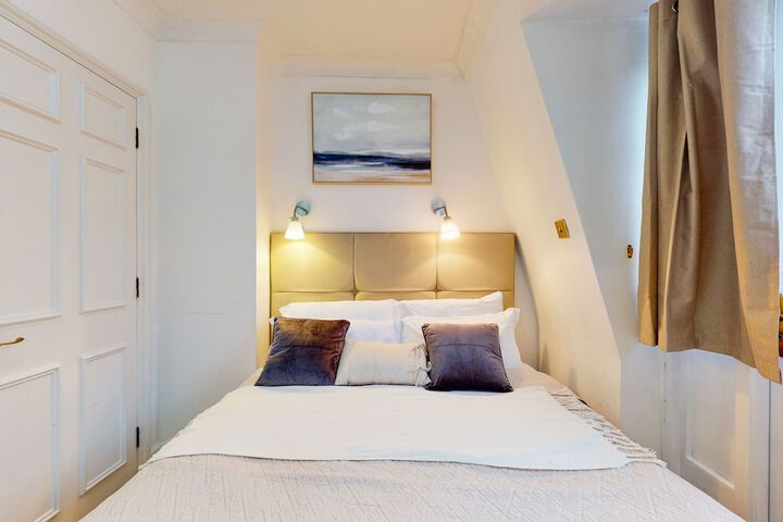Room 13 of 91