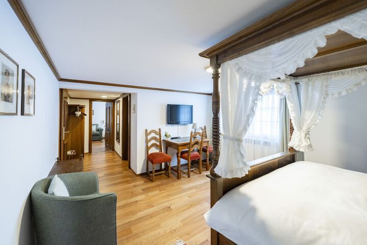 Room 21 of 48