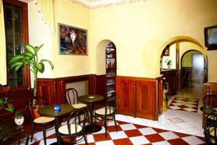Lounge 19 of 25
