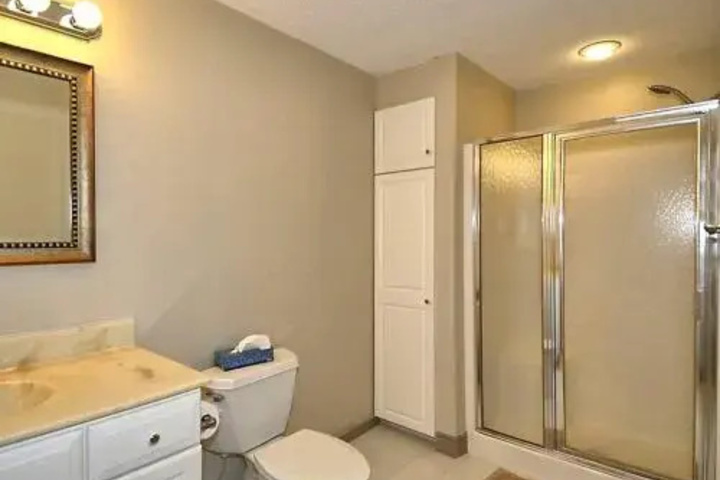 Room 9 of 10