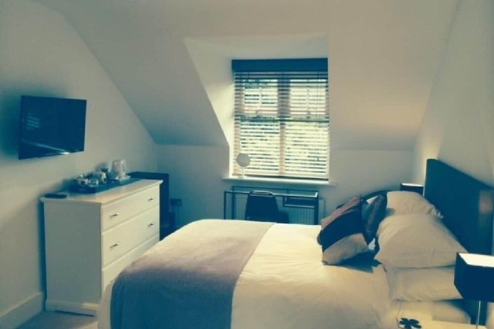 Room 4 of 28