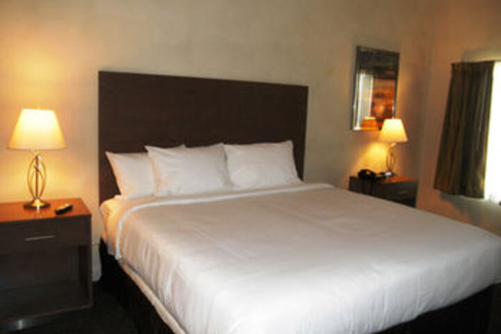 Room 10 of 34