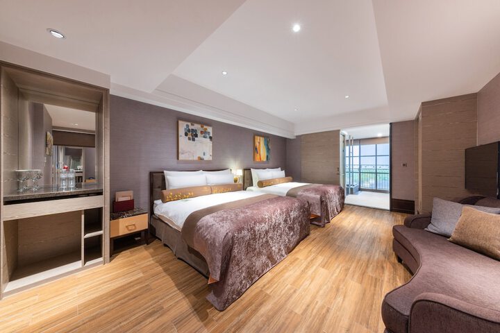 Room 72 of 208