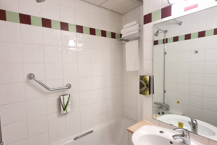 Room 21 of 37