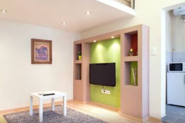 Room 6 of 10