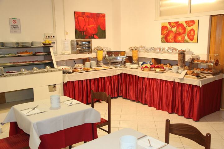 Dining 42 of 50