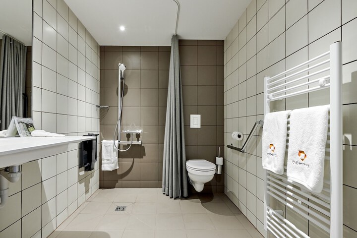 Room 16 of 22
