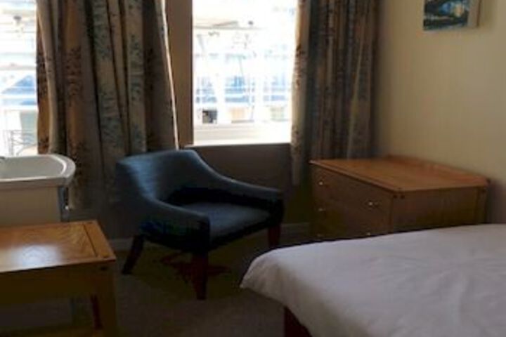 Room 10 of 18
