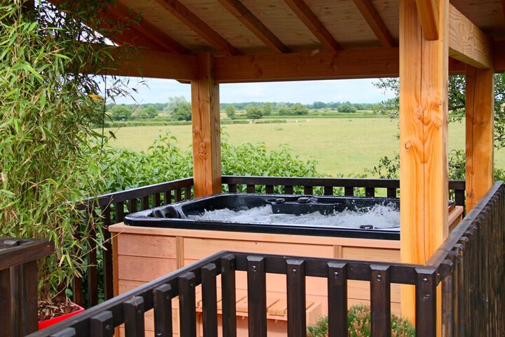 Hot Tub 32 of 76