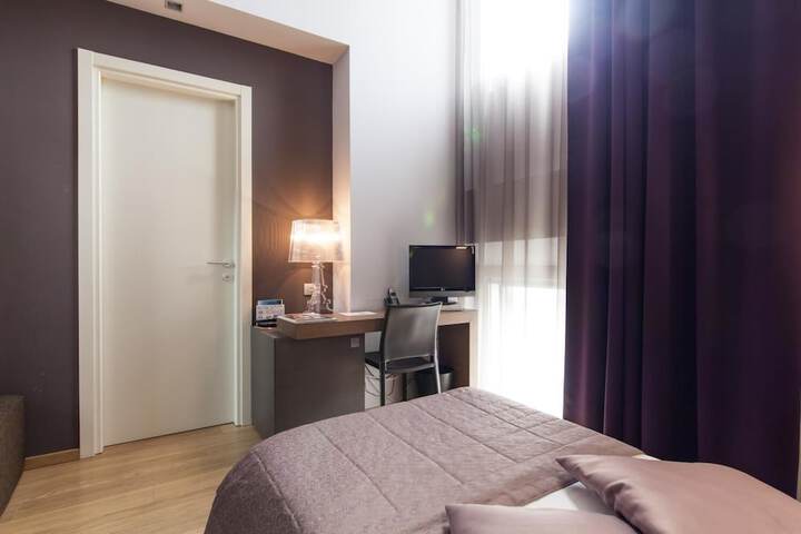 Room 4 of 18