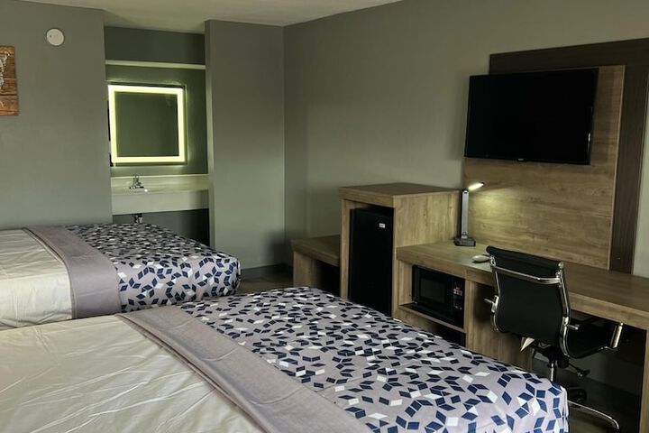 2 Queen Beds (7 of 28)