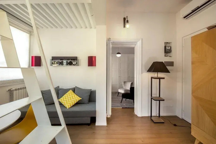 Room 6 of 21