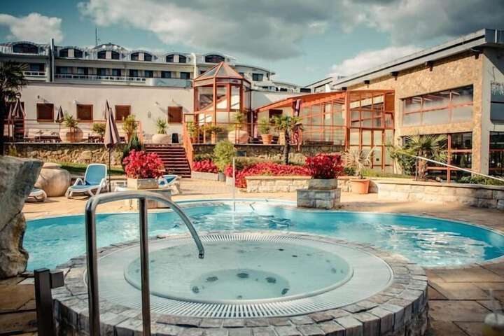 Spa 21 of 36