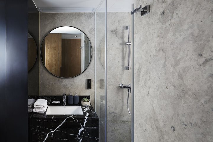 Room 18 of 33