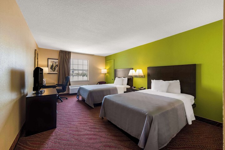 2 Double Beds (1 of 13)