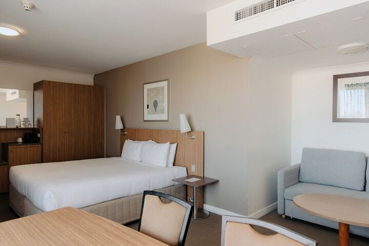 Room 11 of 84