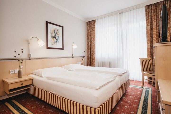 Room 5 of 62
