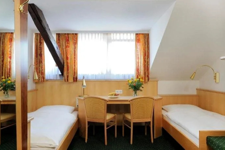 Room 2 of 14
