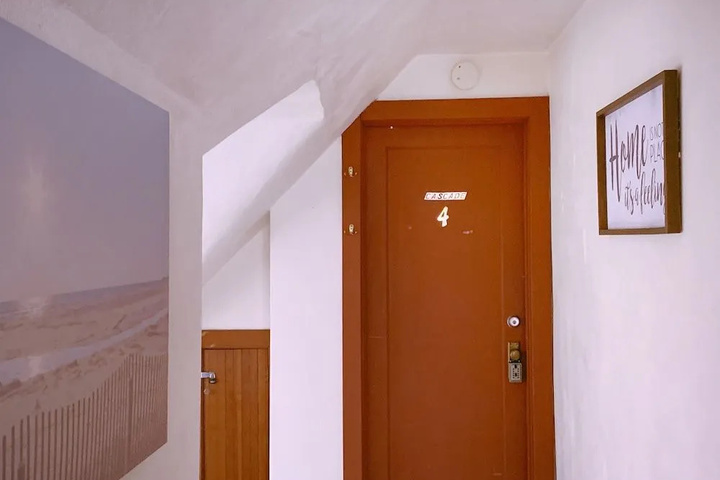 Room 9 of 20